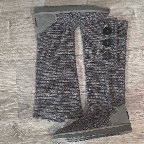 UGG Boots - Picture 1 of 7